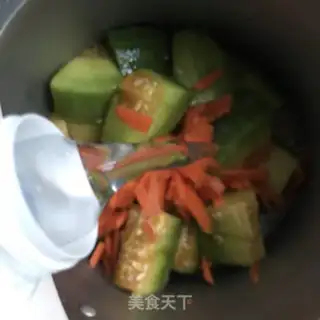 Make Melon carrot juice step 3