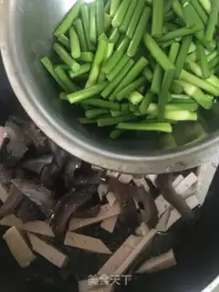 Make Garlic meatloaf for sea cucumber step 6