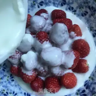 Make Strawberry blueberry yogurt step 4
