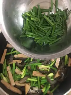 Make Garlic meatloaf for sea cucumber step 7