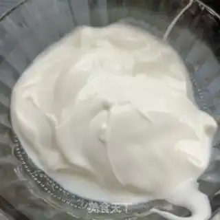 Make Cream of yogurt step 1