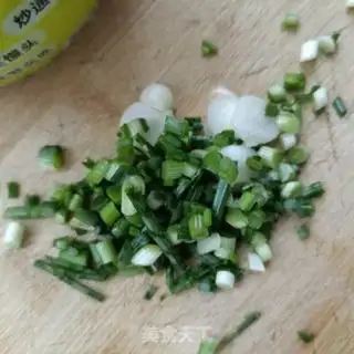 Make Onion egg sauce step 1