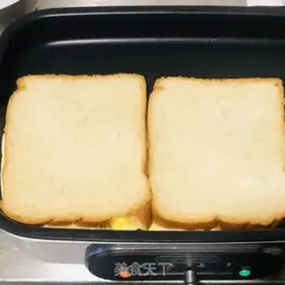 Make Breakfast sandwich step 4