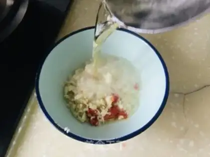 Make Garlic fans evaporate the back shrimp step 1