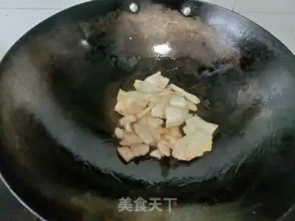 Make Five flowers with green pepper step 2