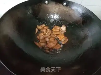Make Five flowers with green pepper step 3
