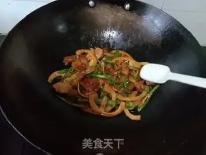 Make Five flowers with green pepper step 5