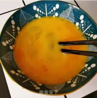 Make Chili fried eggs step 0
