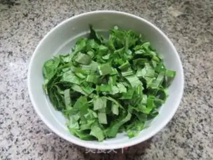 Make An egg from a green leaf step 2