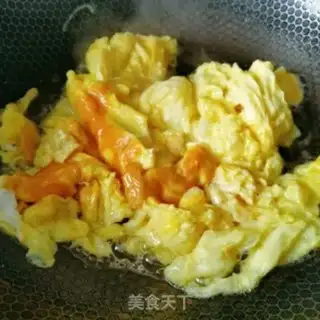 Make Chili fried eggs step 4