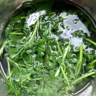 Make Eggs dry-dry sprouts step 7