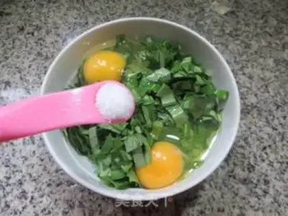Make An egg from a green leaf step 3