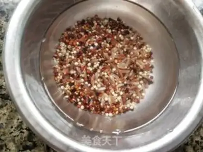 Make The fragrance rice makes chicken breasts step 1