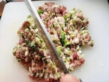 Make A big blue meat dumpling step 0