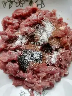 Make Pepper beef step 1