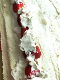 Make Strawberry roll step 13