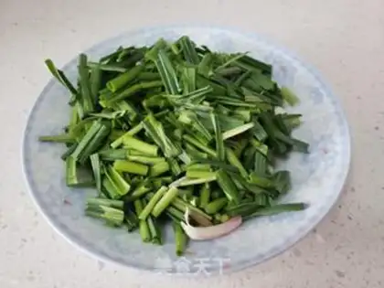 Make The green bean sprouts and the red potato noodles step 2