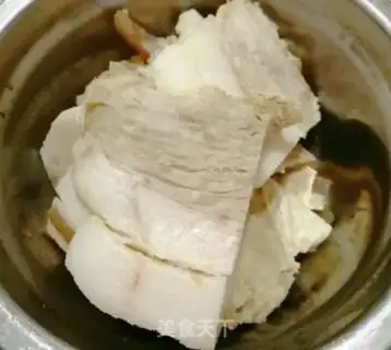 Make A dry pot of radish step 0