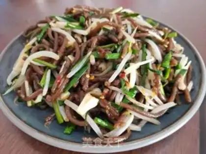 Make The green bean sprouts and the red potato noodles step 4