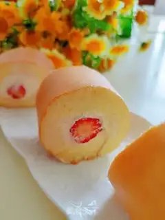 Make Strawberry roll step 18