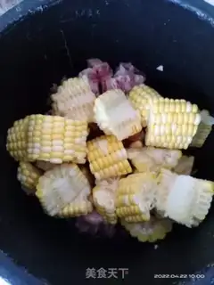 Make Corn radish pigbone soup step 1