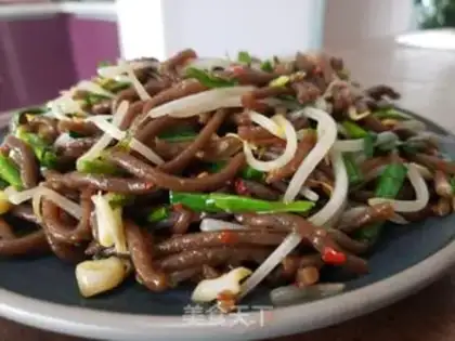 Make The green bean sprouts and the red potato noodles step 5