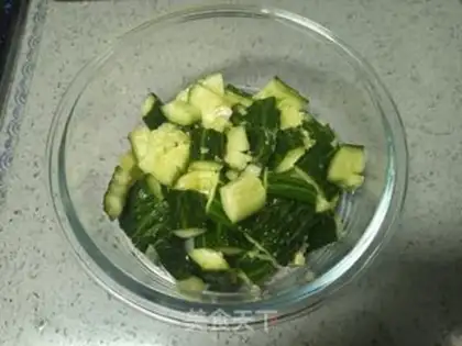 Make A fan of cucumbers step 4