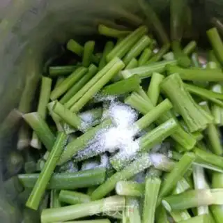 Make Garlic fried chicken step 2