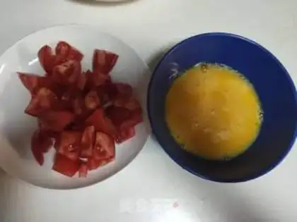 Make Tomato fried eggs step 0