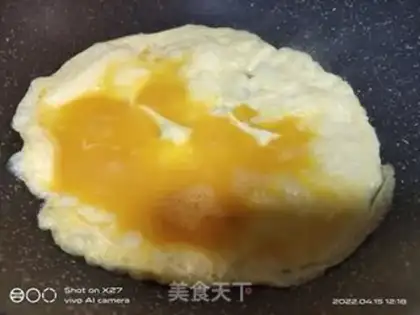 Make Tomato fried eggs step 1
