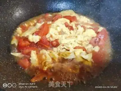 Make Tomato fried eggs step 4