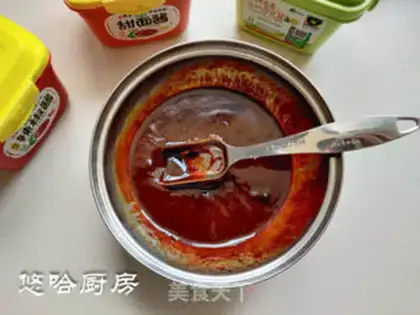 Make Spicy chicken pastry step 1