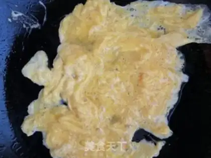 Make Black cucumber fried eggs step 2