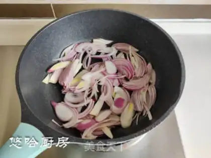 Make Spicy chicken pastry step 4