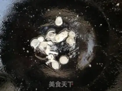 Make Black cucumber fried eggs step 3
