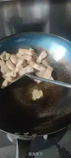 Make Red roast bean horned noodles step 1
