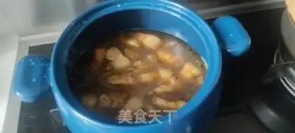 Make Red roast bean horned noodles step 2