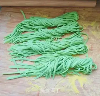 Make Tomato garlic noodles step 0