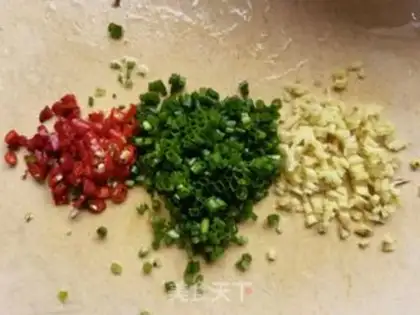 Make Spicy bouquets, pork dumplings step 1