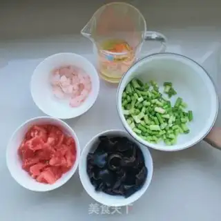Make Tomato garlic noodles step 1