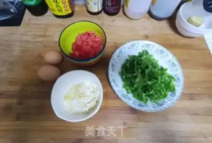 Make Tomato pepper fried eggs step 0