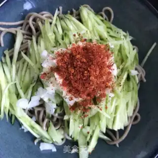 Make The cucumber silk noodles step 4