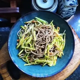 Make The cucumber silk noodles step 6