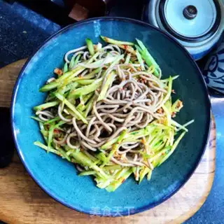 Make The cucumber silk noodles step 7