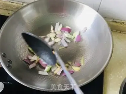 Make Pepper onion fried pig blood step 4