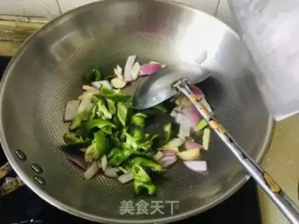Make Pepper onion fried pig blood step 5