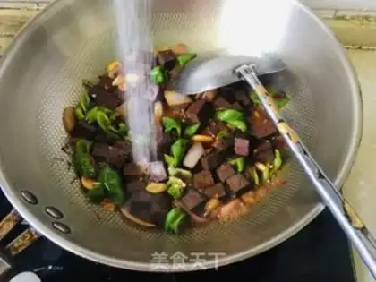 Make Pepper onion fried pig blood step 8