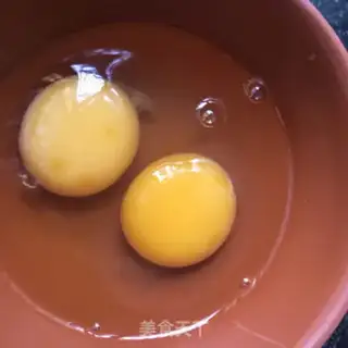 Make Scrambled eggs step 1