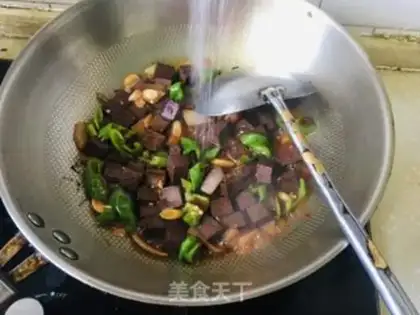 Make Pepper onion fried pig blood step 9