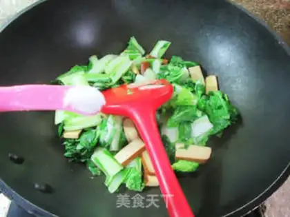 Make Egg-dry-dry-dry caterpillar step 7